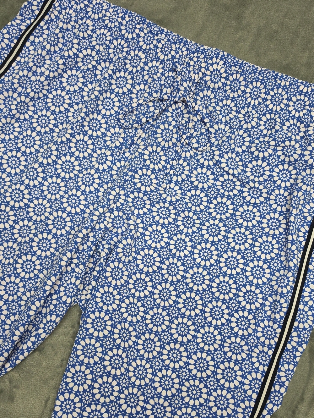 Talbots 2XP Blue and White Floral-Print Capris with Side Stripe